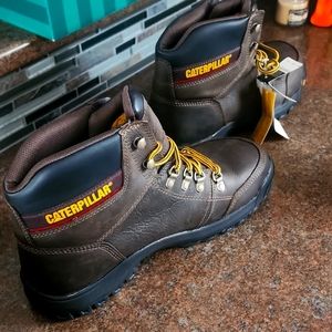 I am selling size 12 men boots csa approved tages still on boots